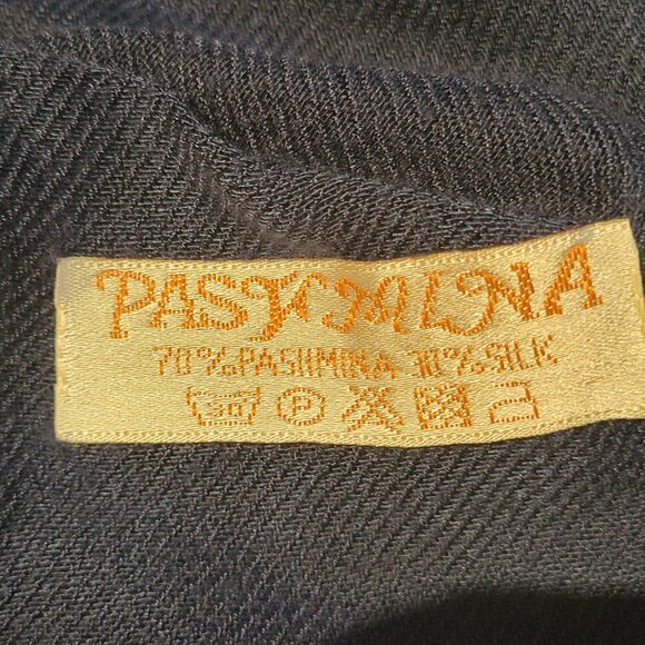 Seattle Seahawks 12th Man Navy Scarf | Bling Rhinestone Number 12 | Flaw-see pic - Picture 5 of 6